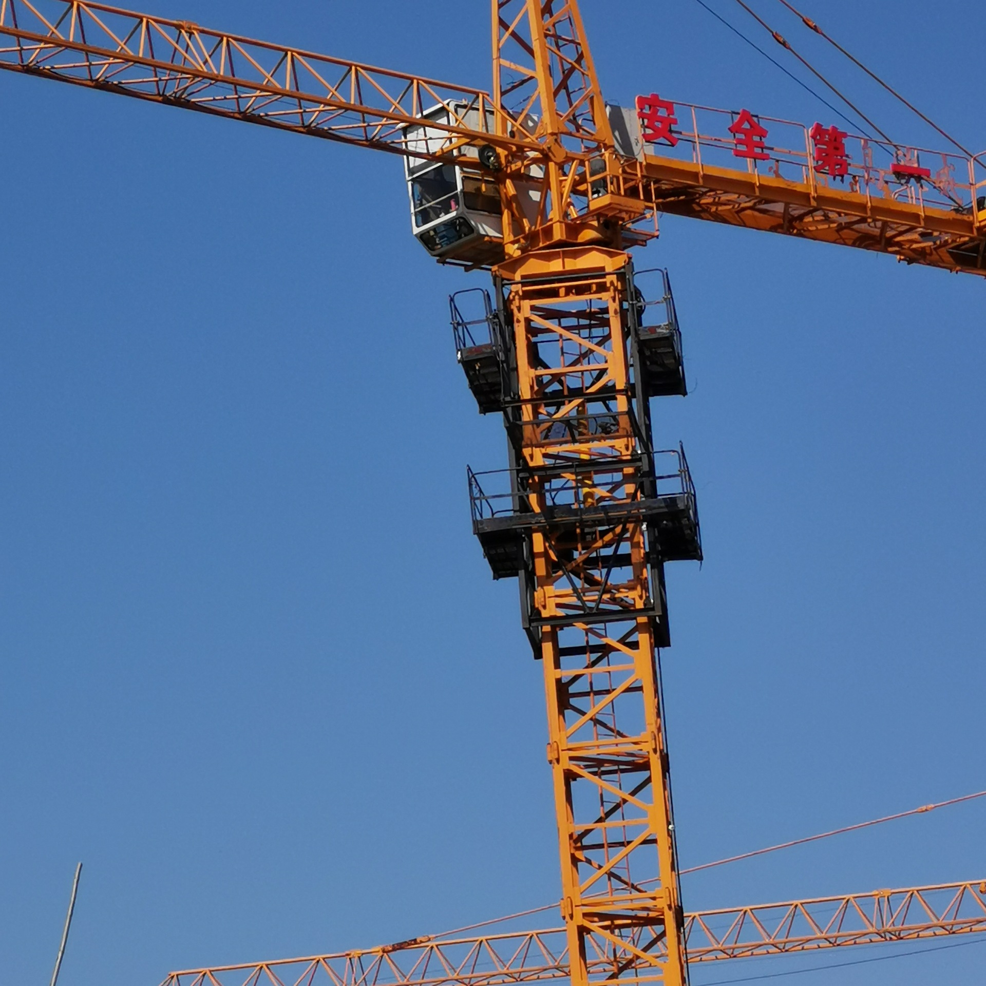 山东烟台塔式起重机  5吨动臂式塔机 全变频5013 tower crane