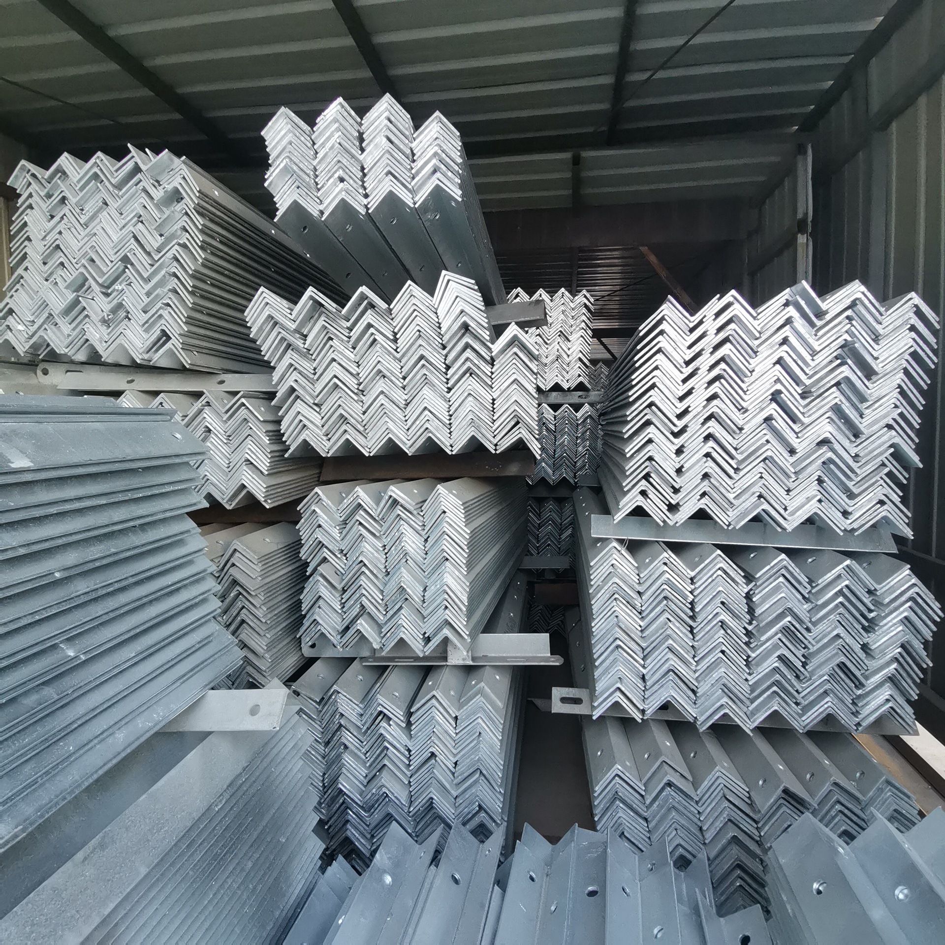 高低压电力四线横担 直线耐张横担 电力铁附件镀锌横担可加工