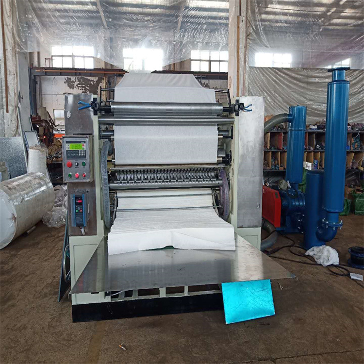 峻龙机械一拖四棉柔巾设备发往河北 美容一次性洗脸巾折叠机厂家