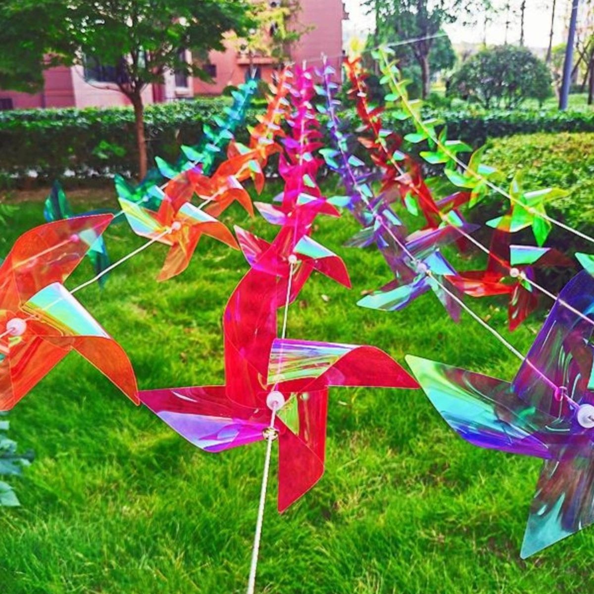 景区公园幼儿园装饰 炫彩亮片 四角四叶炫彩风车串绳悬挂风车节