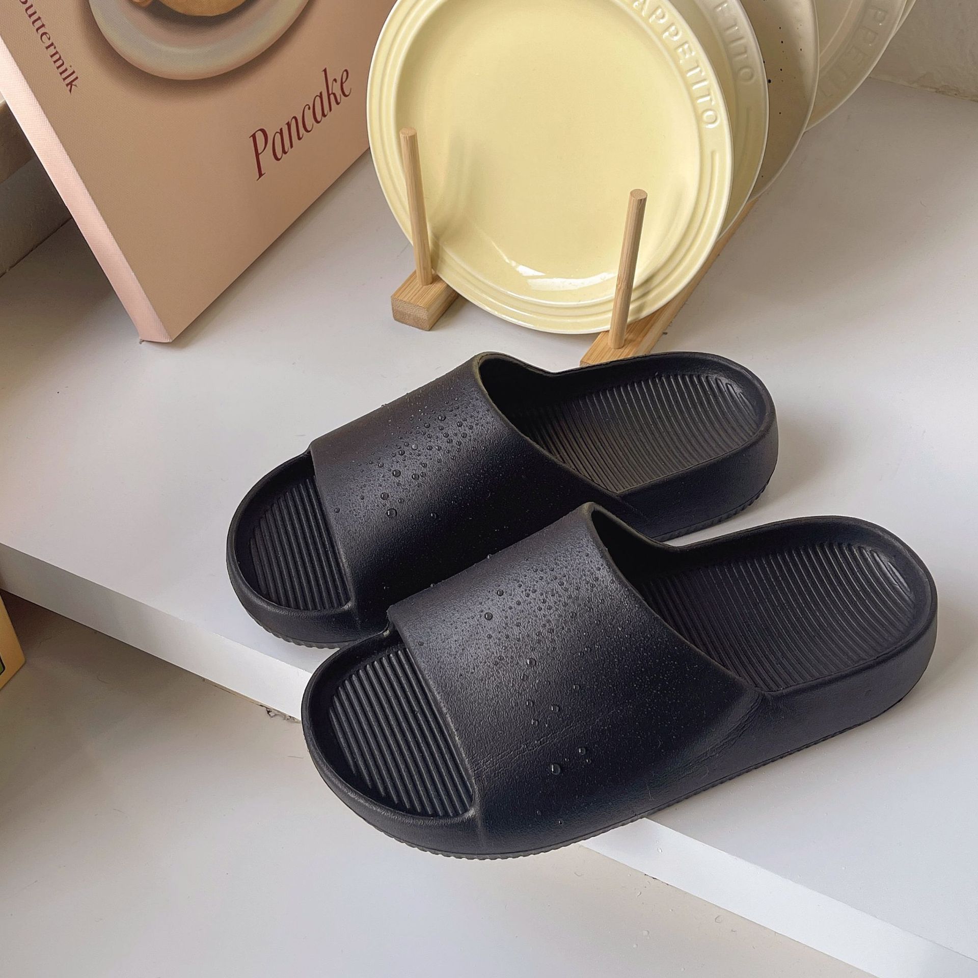 新款eva加厚软底情侣家用室内户外防滑夏季防臭踩屎感高弹凉拖鞋