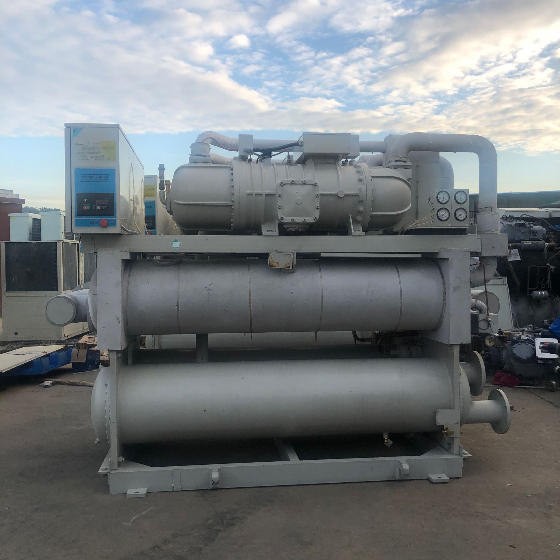 二手商用空调大金螺杆式冷水机组