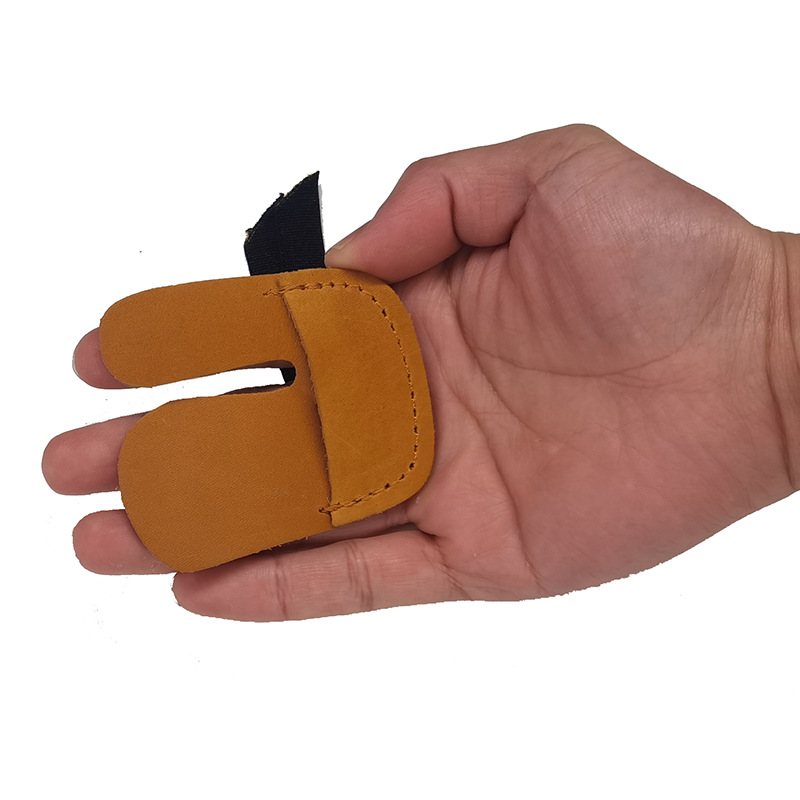 厂家直销棕色头层疯马牛皮护指射击射箭传统反曲弓箭护具批发