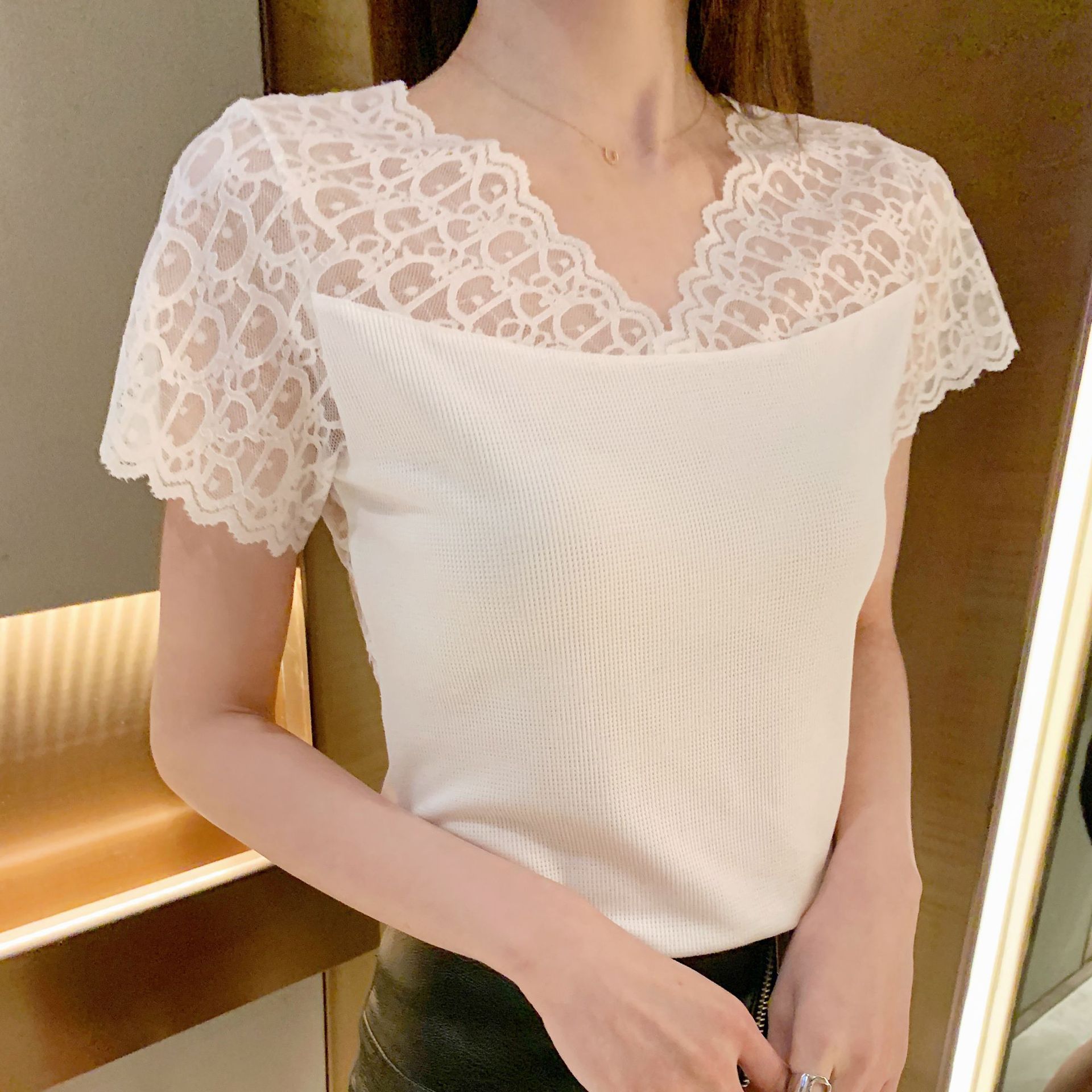 绑带上衣一字领露肩