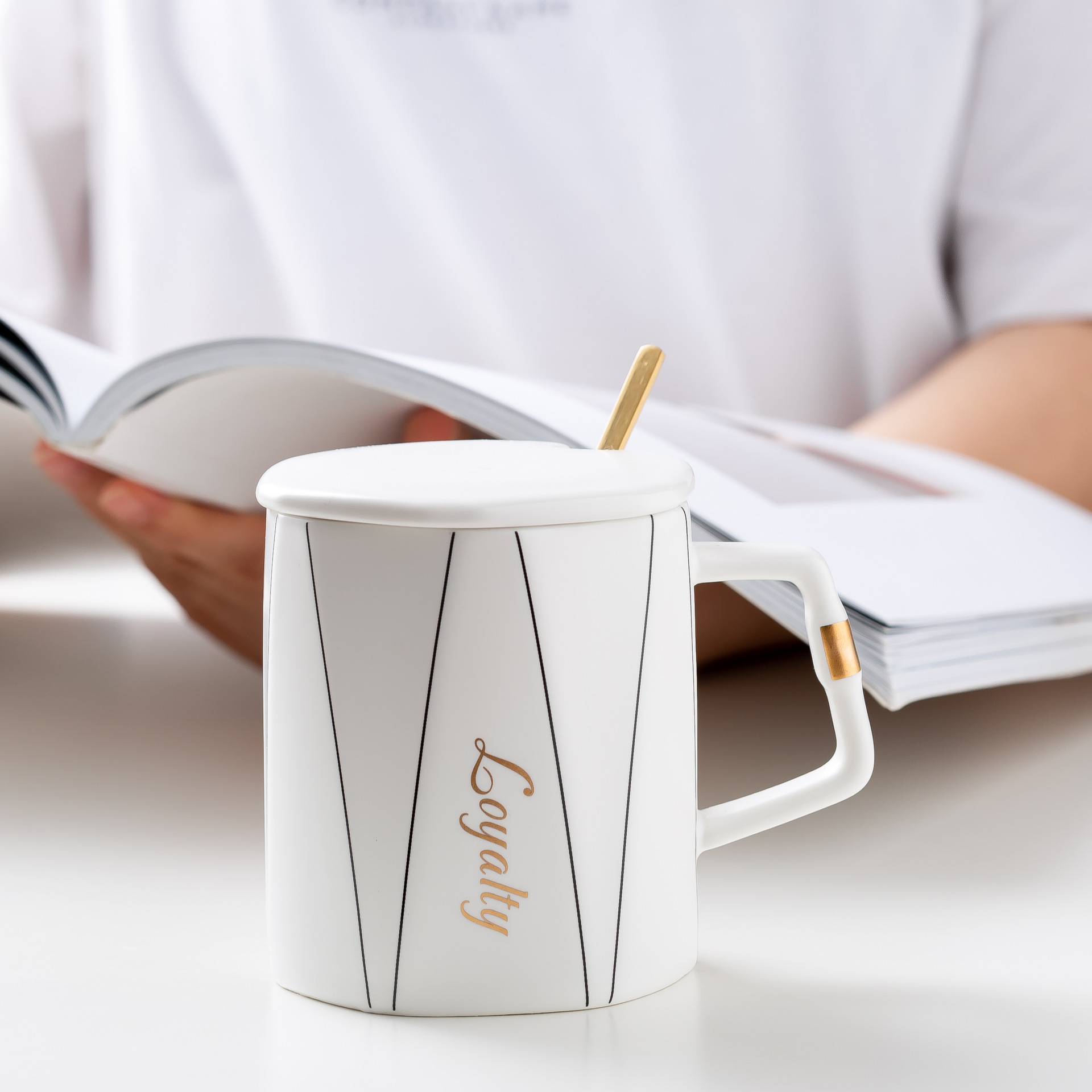 简约菱形格子陶瓷杯带盖描金边马克杯办公情侣水杯开业活动礼品杯