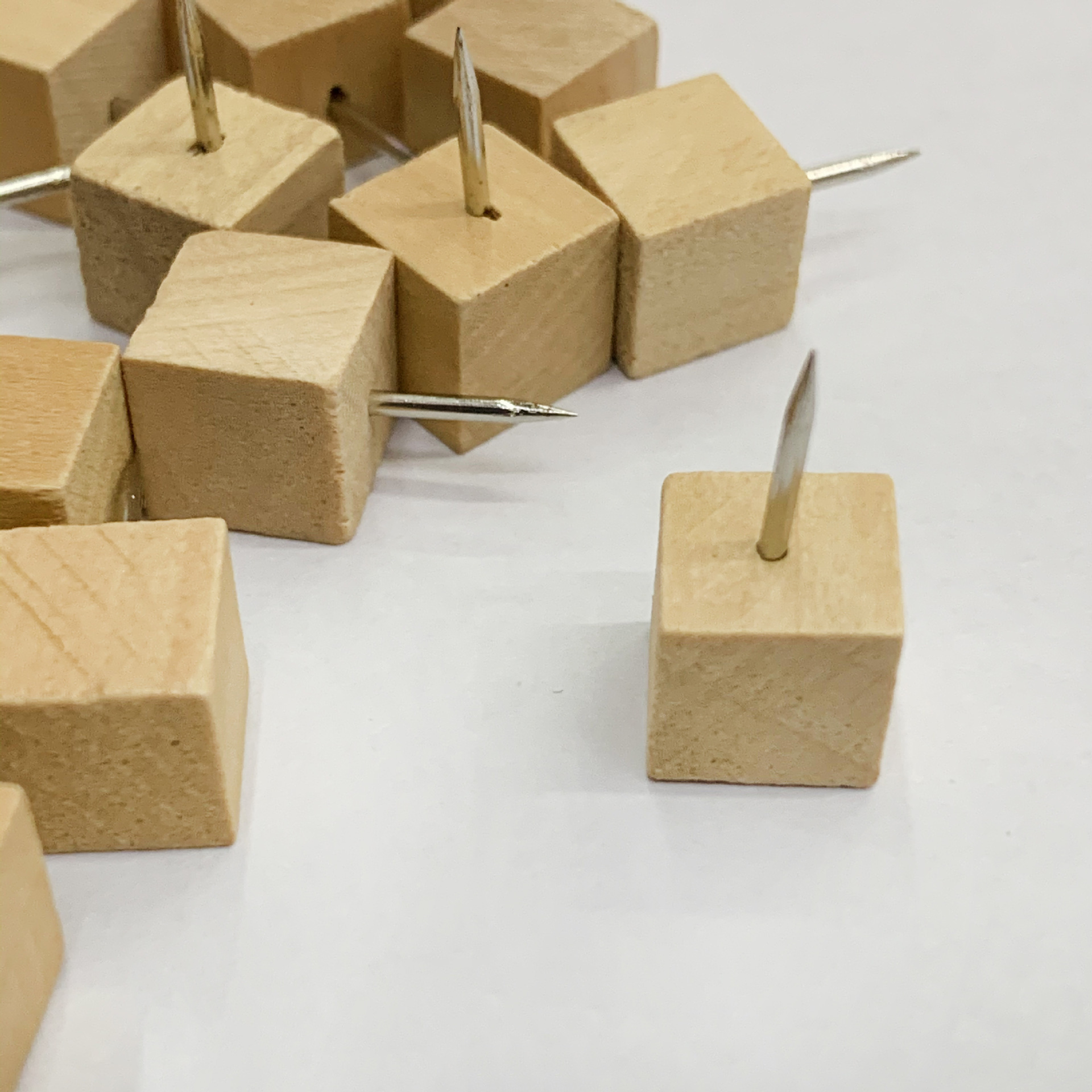 厂家直销实木软木头图钉木工字钉木质图钉组合实木创意文具批发