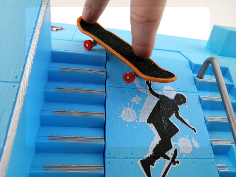 跨境儿童滑板场地公园道具桌面玩具手指滑板道具