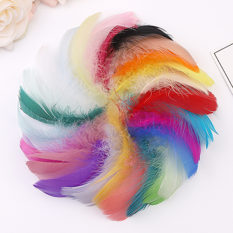 Manufacturers Supply a Large Number of Spot Goods 5-8cm Dyed Goose Feather Small Floating Feather Colored Feather Wholesale
