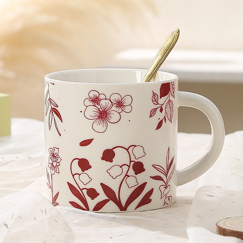 Simple Gifts Gift Ceramic Water Cup for Girls Good-looking Flower Mug with Gift Set Greeting Card with Spoon