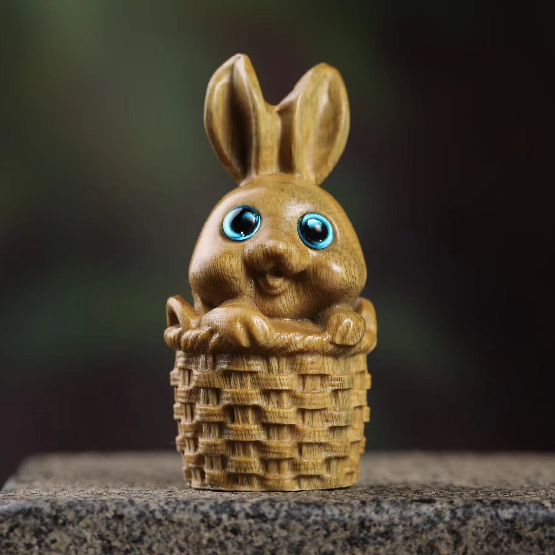 绿檀木雕花篮兔子手把件实木雕刻文玩手机挂件篮子兔可爱桌面办公