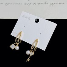 韩娜淑 锆石珍珠钥匙锁流苏耳环 s925银针设计感小巧气质个性耳钉