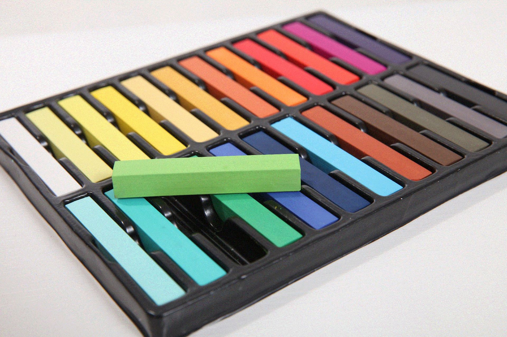 一次性染发笔24色染发棒彩色渐变染发粉笔批发