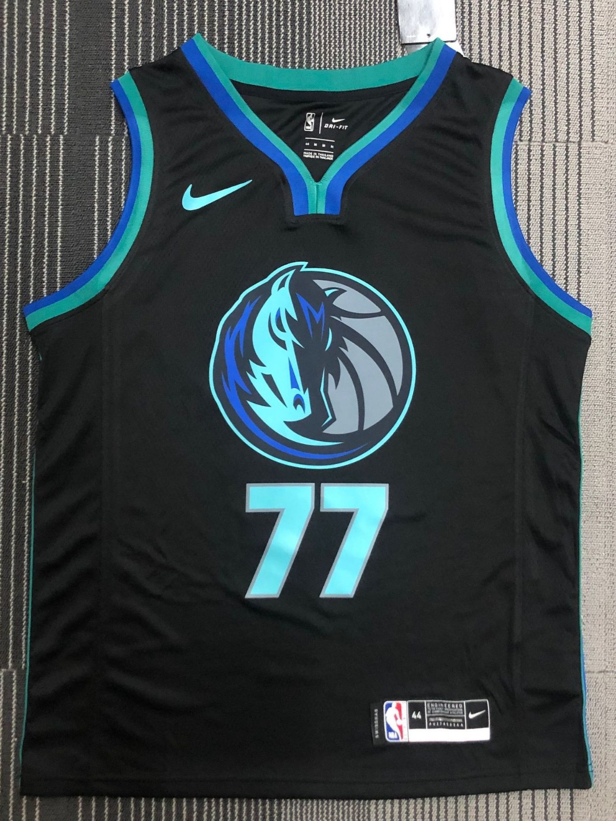 独行侠 大牛头 2号 欧文11号 欧文77号东契奇无袖背心nba球衣