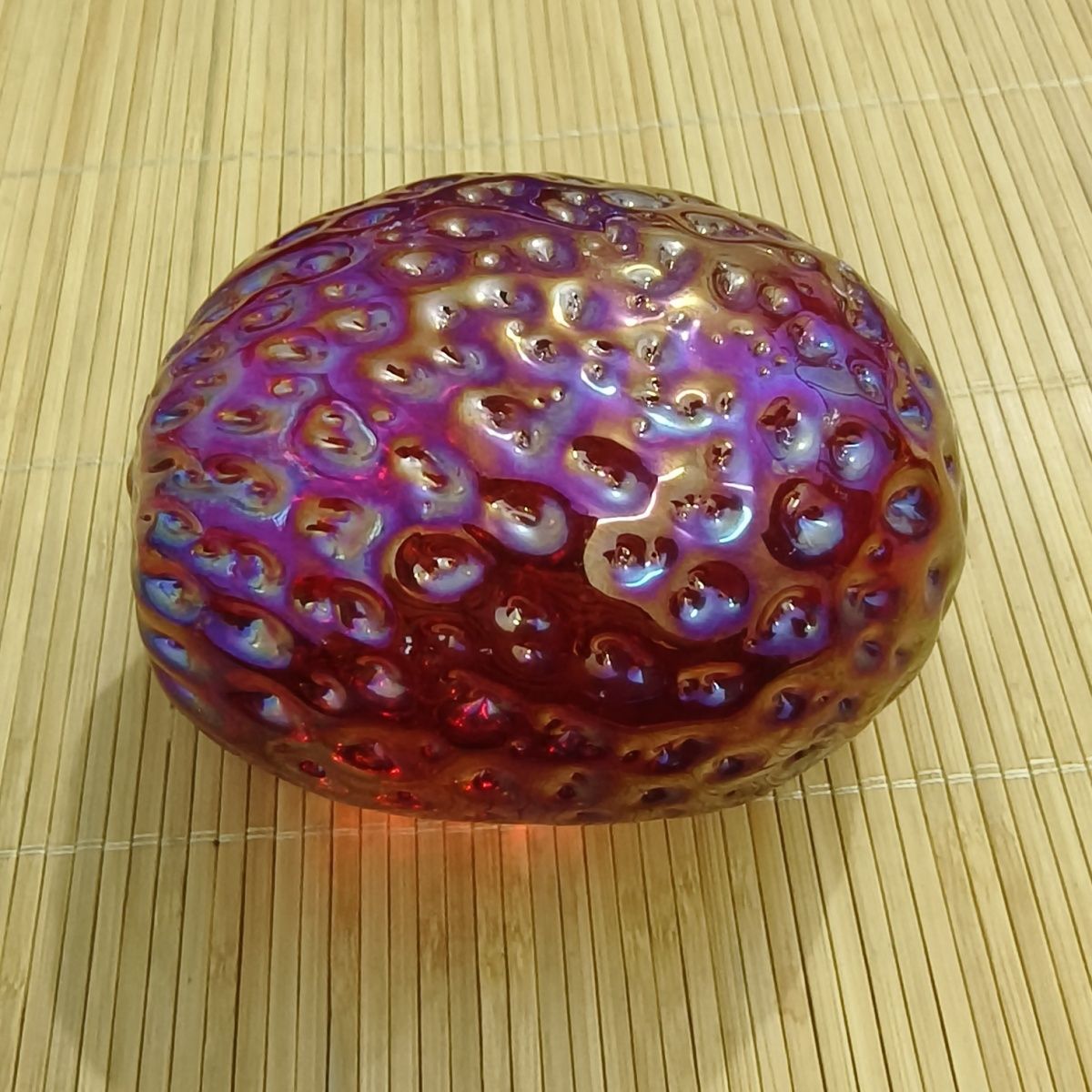 正品新疆库尔勒血陨石原石手把件摆件,重量约670克红色高端镇宅