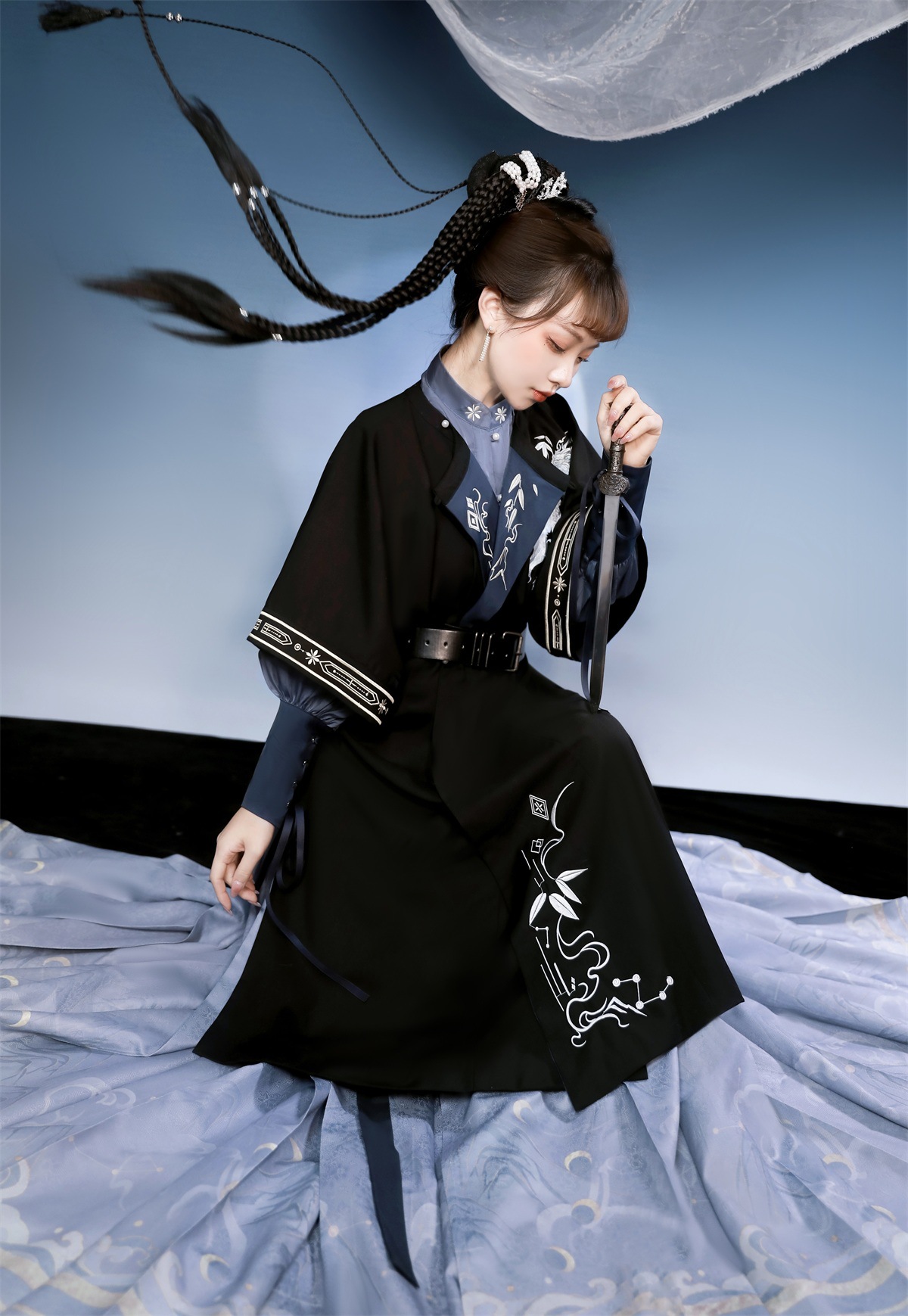 原创勾陈汉元素改良风衣日常汉服马面裙黑色国风外套冬明制8332