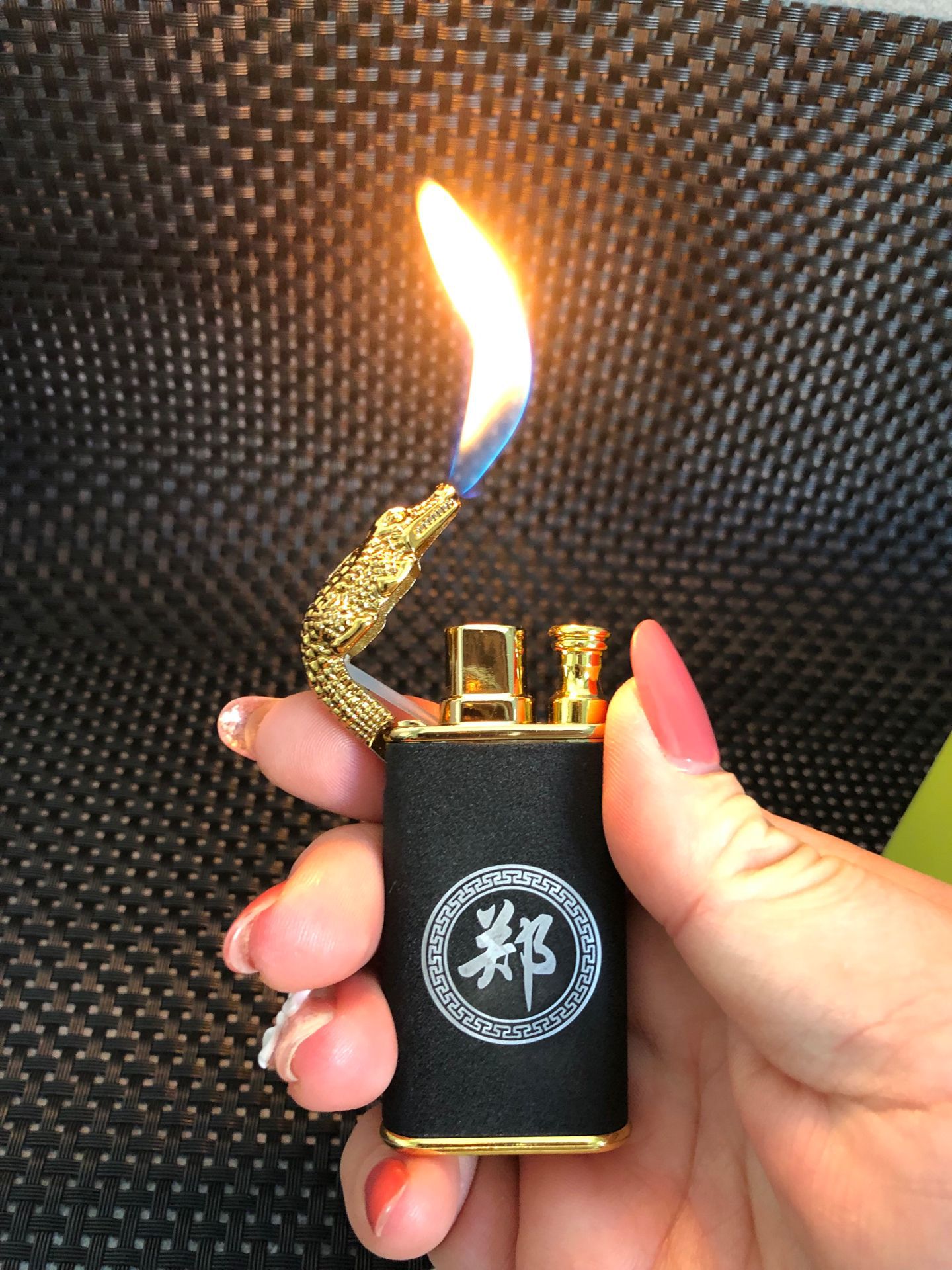 抖音网红鳄鱼海豚双火打火机直冲防风充气金属创意火机个性潮跨境