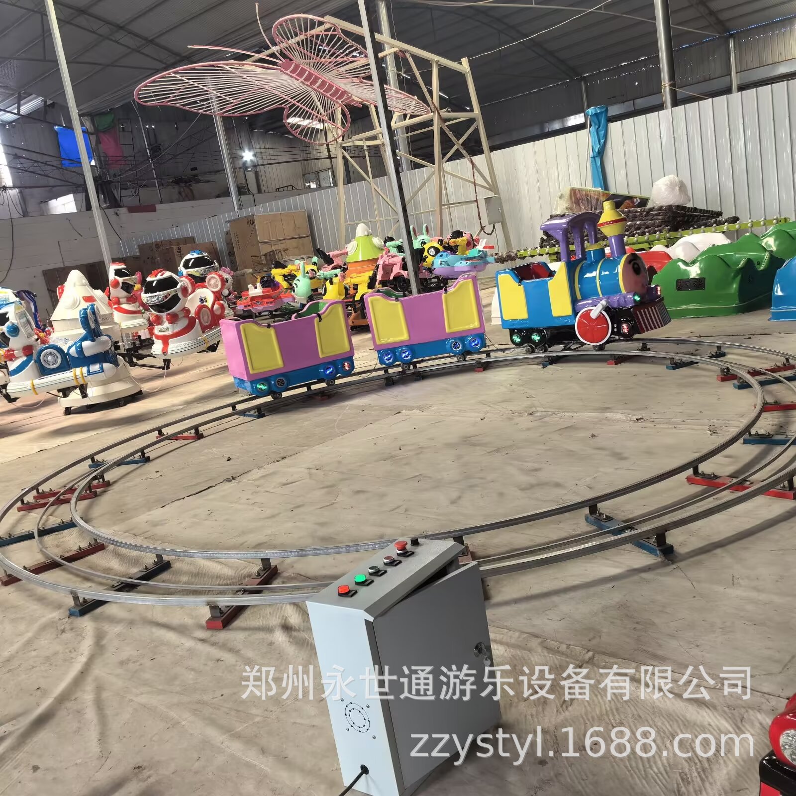 新款儿童轨道小火车游乐设备玻璃钢音乐灯光定时广场旋转电动火车