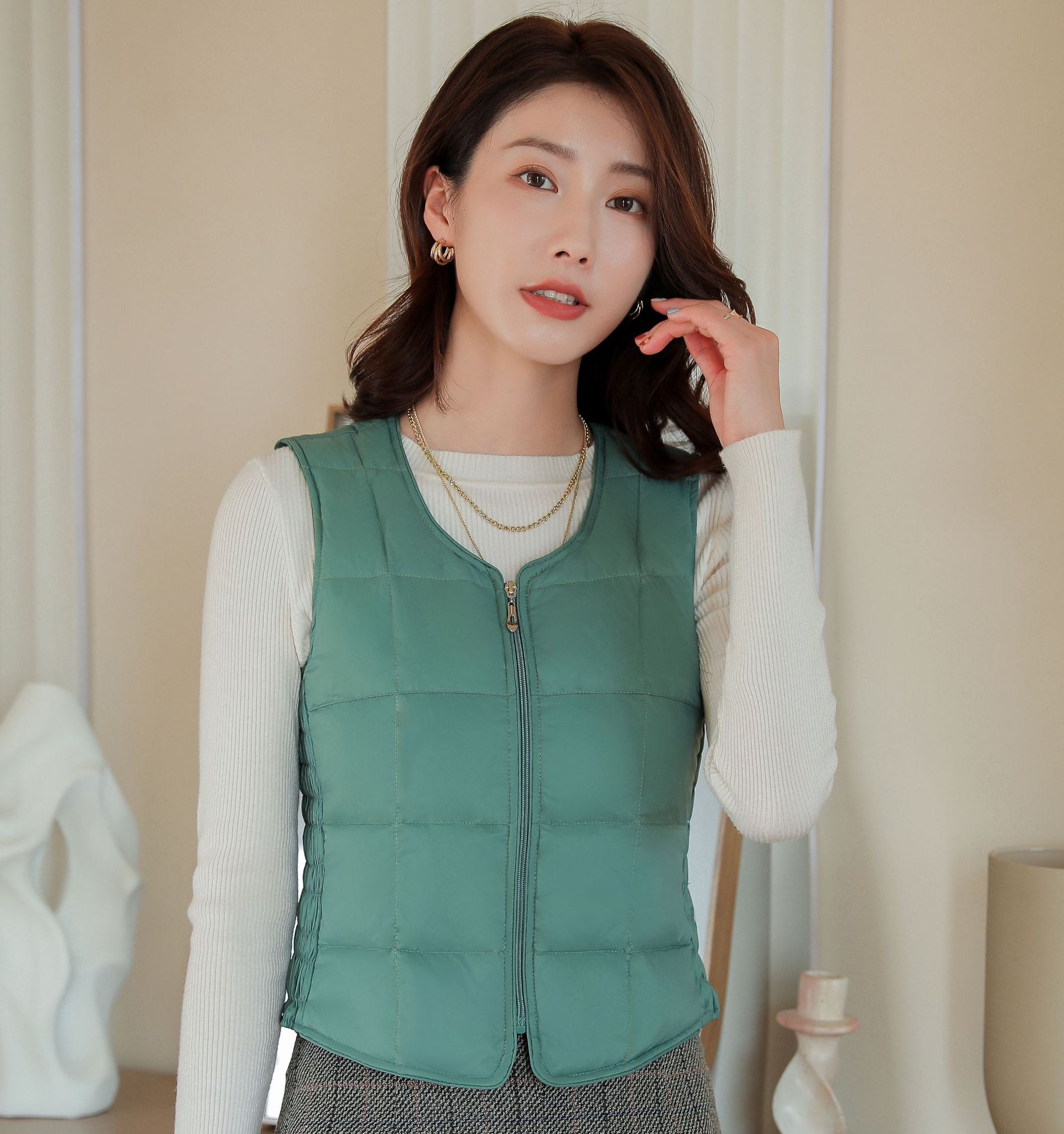 短款女士羽绒马甲白鸭绒收腰显瘦马夹羽绒服保暖背心反季外套0665