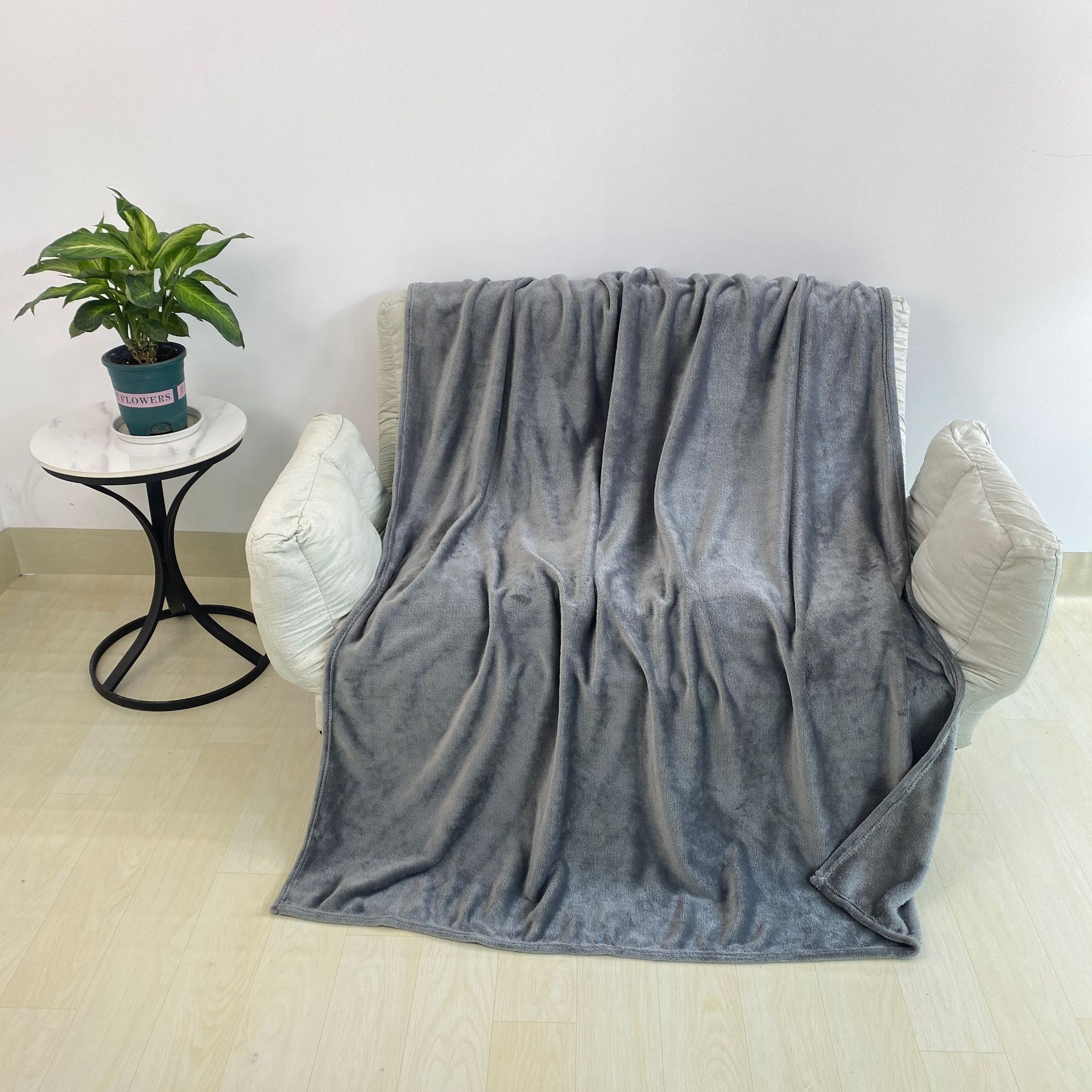 源头厂家热销飞机毯柔软舒适颜色可选法莱绒毛毯素色灰色系盖毯