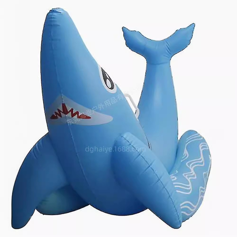 环保pvc充气喷水鲨鱼坐骑水陆两用儿童戏水互动玩具水上浮排摇椅