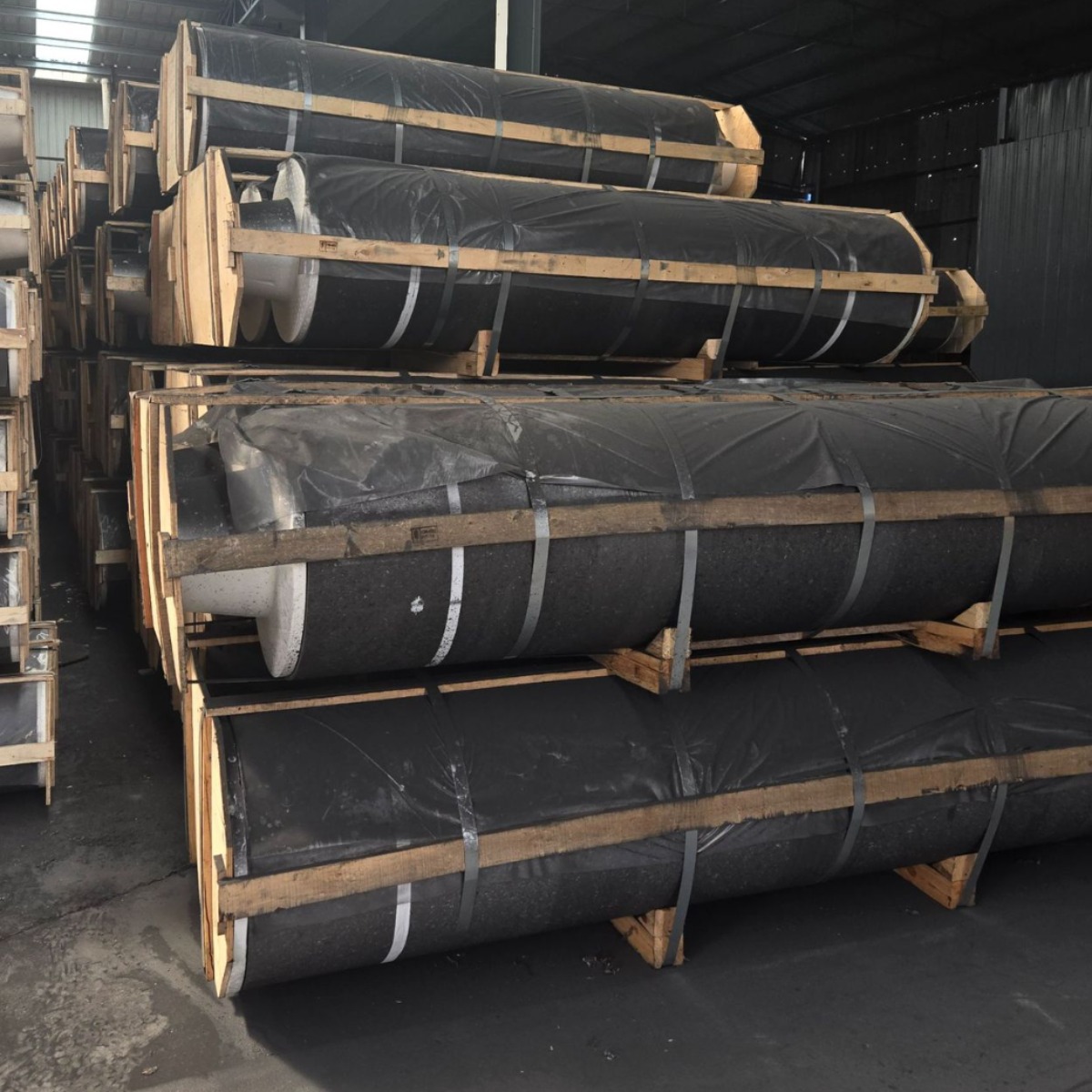 炭素电极高密度用于高功率电弧炉冶炼 高功率石墨电极光伏石墨