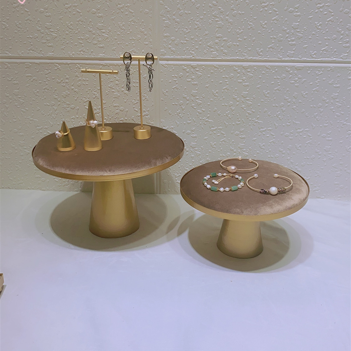 浅咖色饰品陈列道具店铺陈列直播间摆台饰品首饰套装展示道具