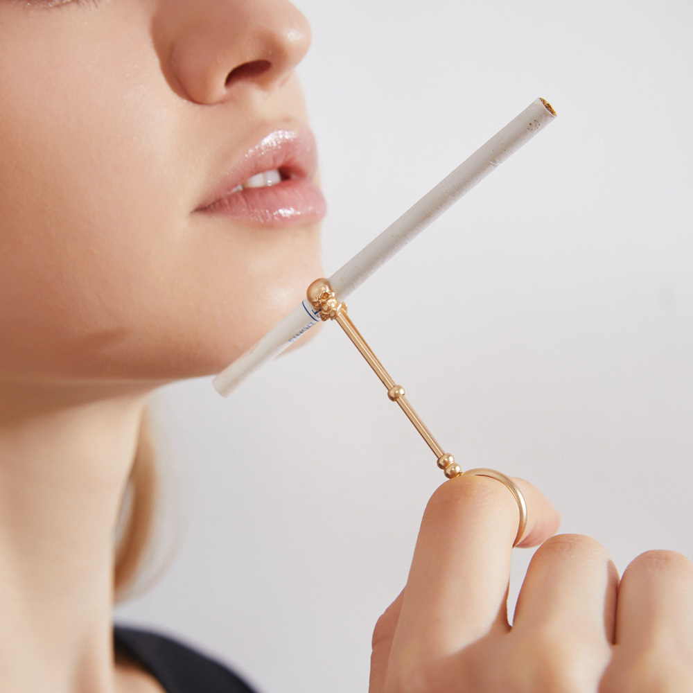 厂家定制摇滚金色骷髅烟托戒指女士通用抽烟指环夹烟器防手指熏黄