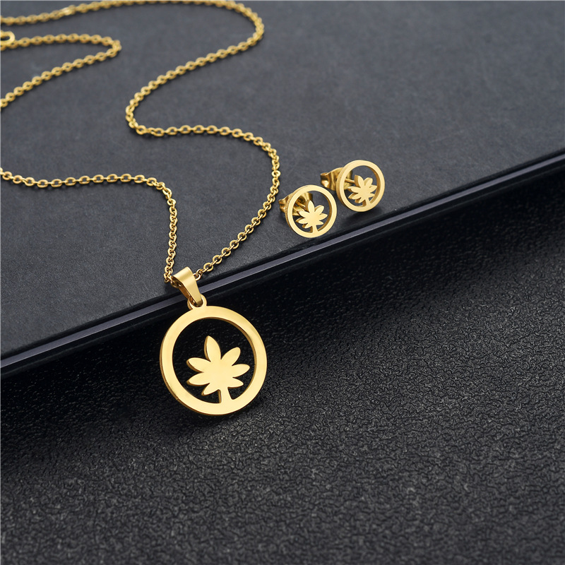 Cross-Border New Accessories European and American Foreign Trade Stainless Steel Maple Leaf Earrings and Necklace Set Female Leaf Necklace Clavicle Chain Female