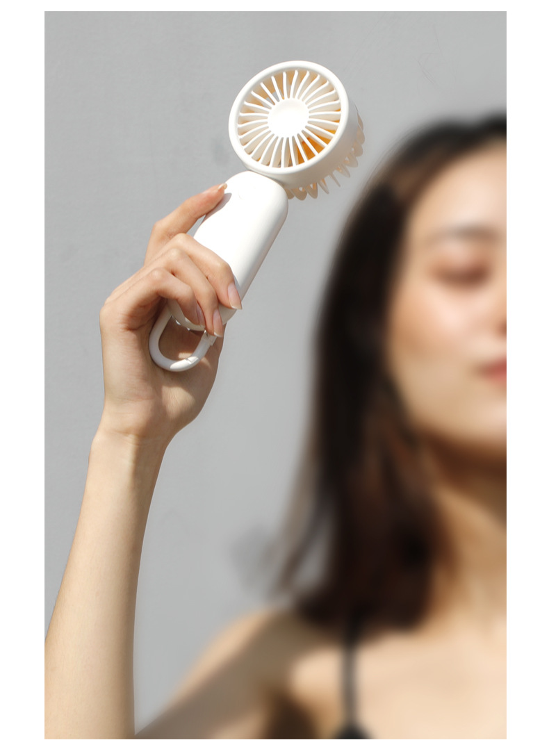 跨境新款迷你手持风扇q7风扇可充便携静音户外登山扣风扇定制logo