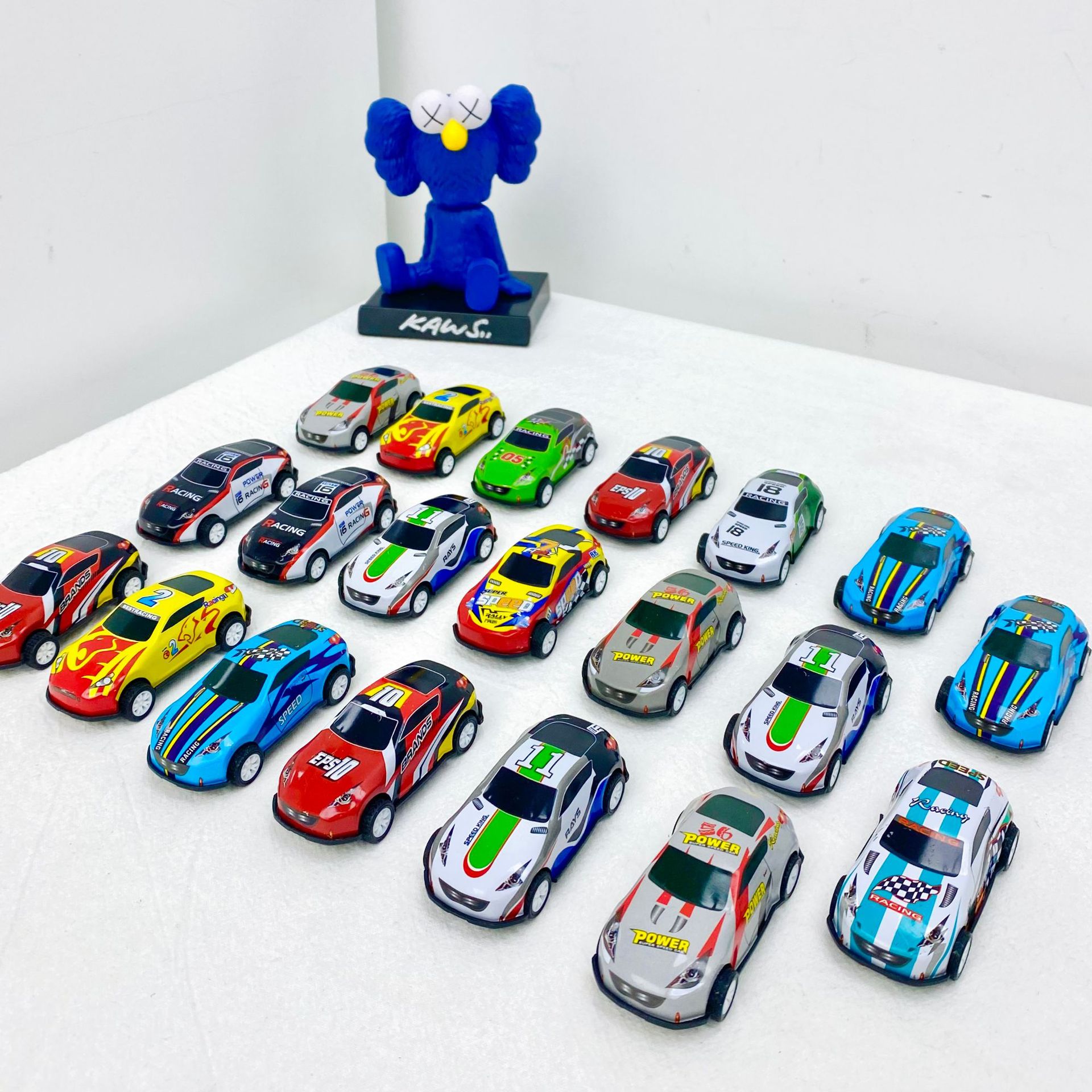 50只桶装精致迷你合金小汽车回力小车儿童碰撞弹射模型玩具车迷你