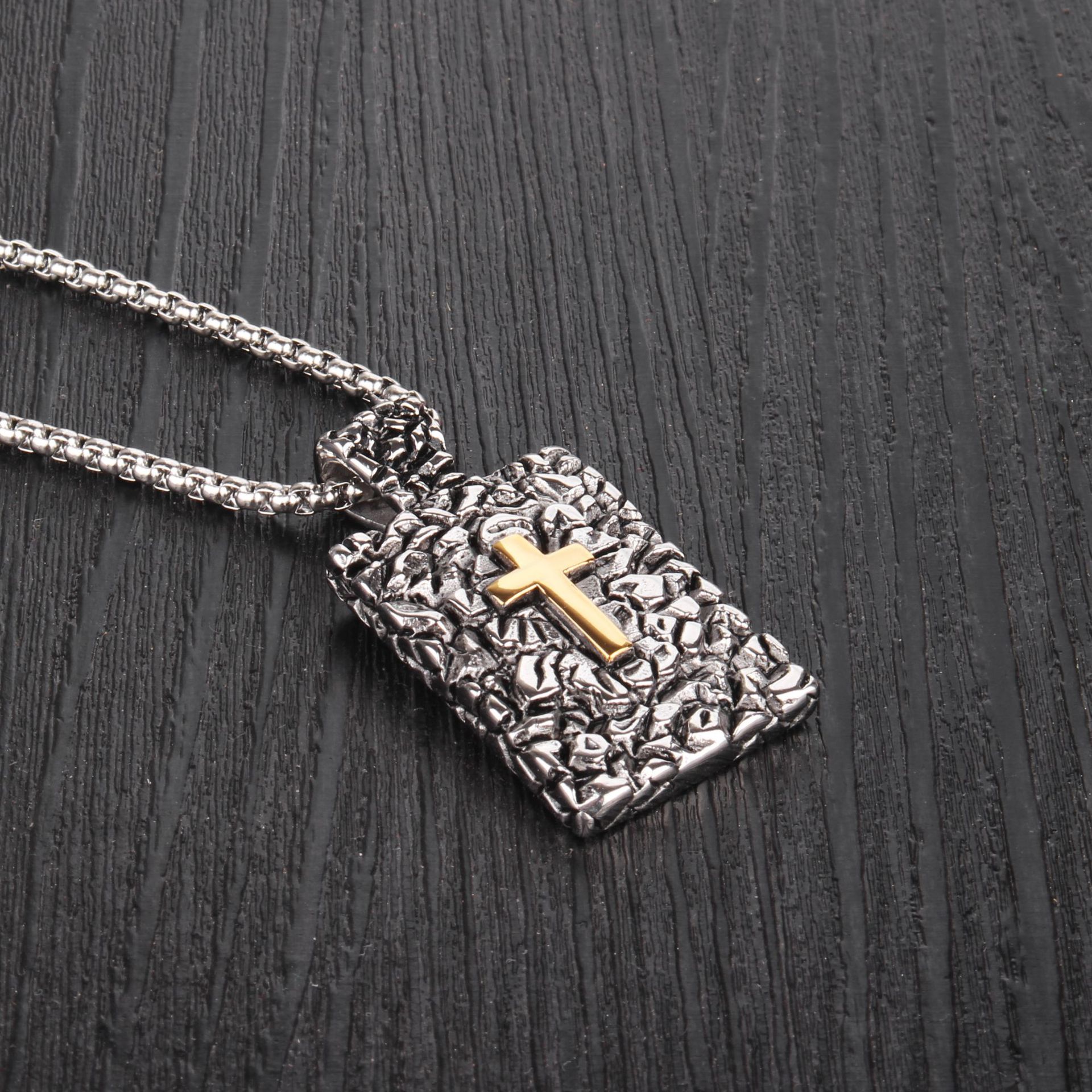 欧美流行配链 新款耶稣十字架复古浮雕吊坠 经文钛钢配饰