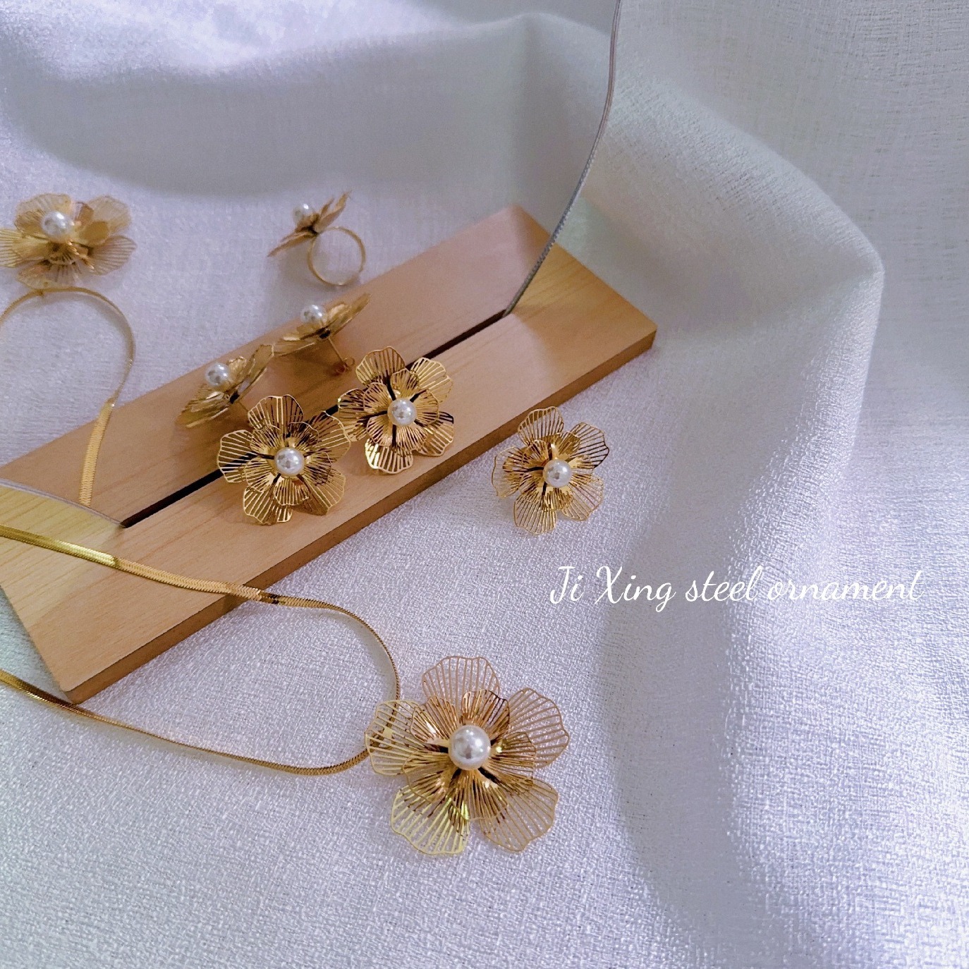 外贸热销饰品批发夸张花朵项链戒指耳钉三件套欧美钛钢首饰套装