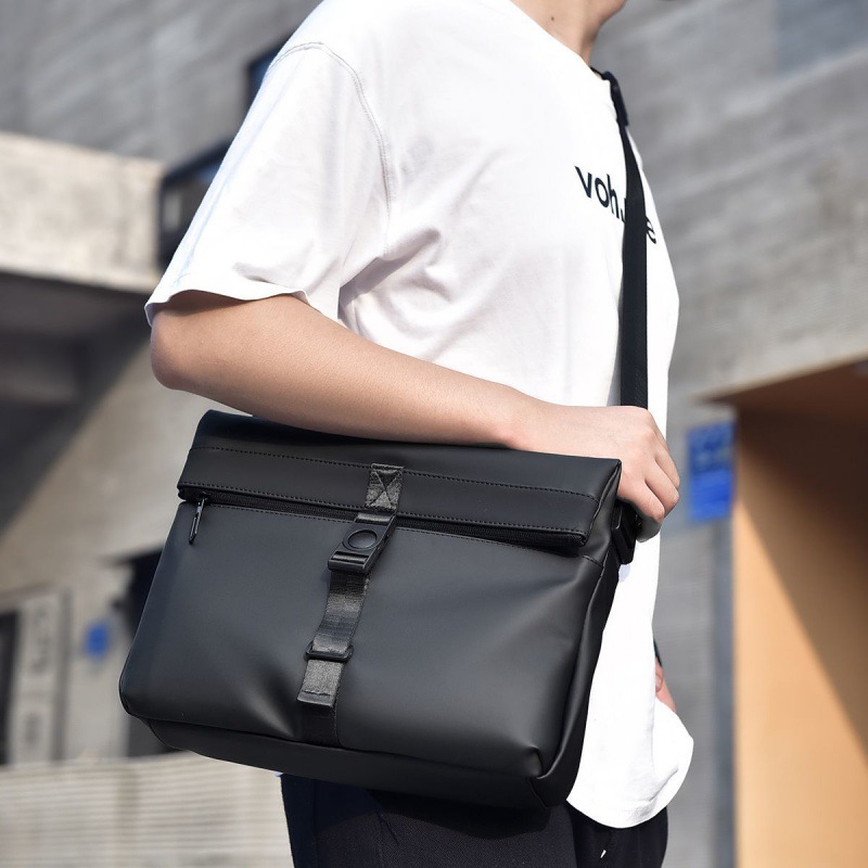 斜挎包男时尚单肩商务休闲男士大容量背包邮差运动男包新款通勤包