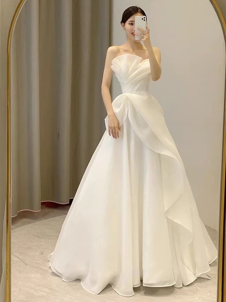 风尚新款抹胸法式轻婚纱新娘轻奢旅拍简约白纱出门纱森系礼服117