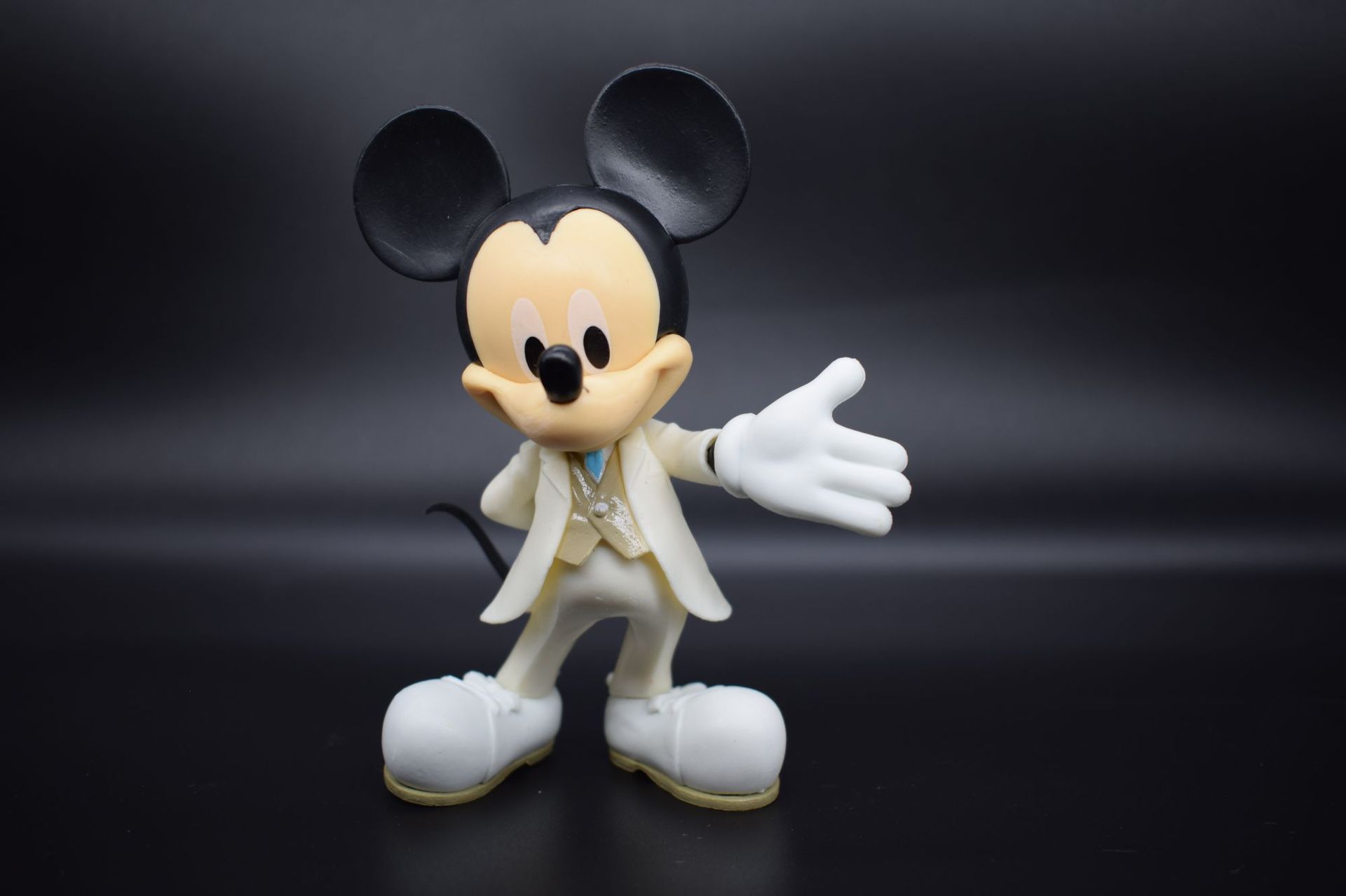 米奇米妮唐老鸭黛丝婚纱情侣公仔米老鼠手办结婚赠礼摆蛋糕婚庆饰