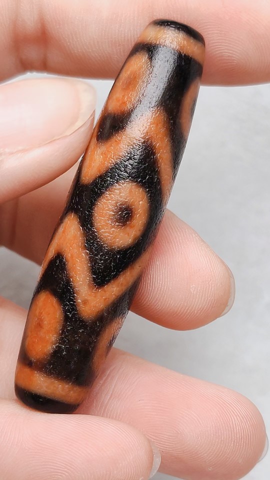 藏区老料朱砂龙鳞纹古法措丝金刚水纹九眼天珠桔皮风化清晰包浆a