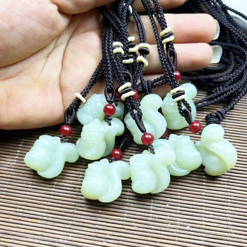 和田玉青白玉大号松鼠玉吊坠玉石松鼠项链挂件玉佩玉坠工艺礼品