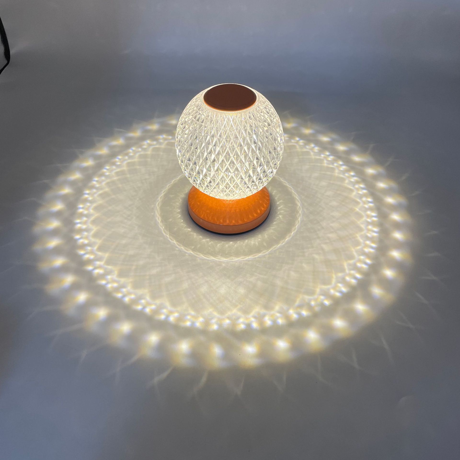 led水晶台灯usb无线充电钻石触摸氛围灯浪漫床头卧室亚克力小夜灯