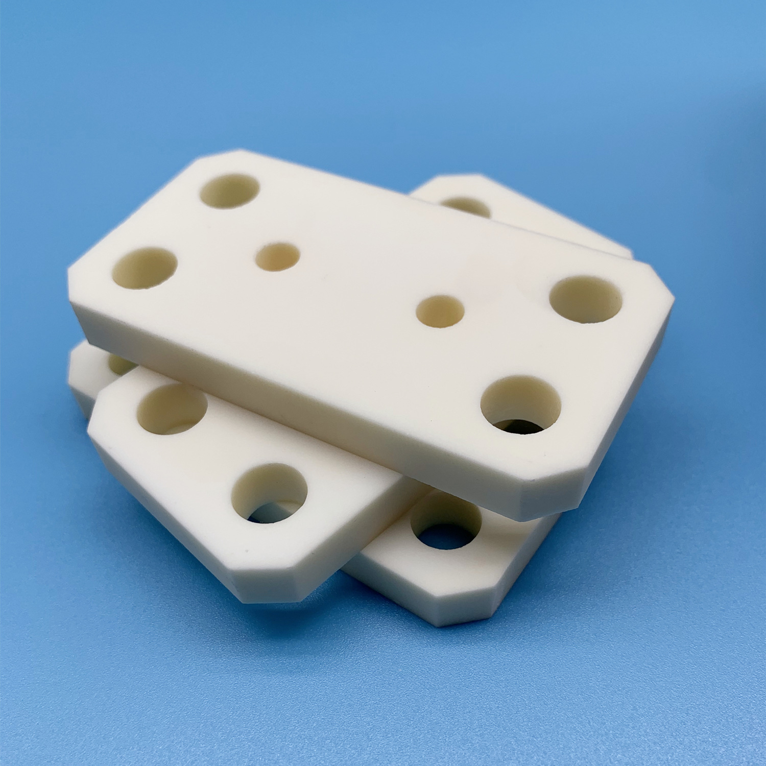 9599氧化铝陶瓷片有孔耐温绝缘工业陶瓷基片