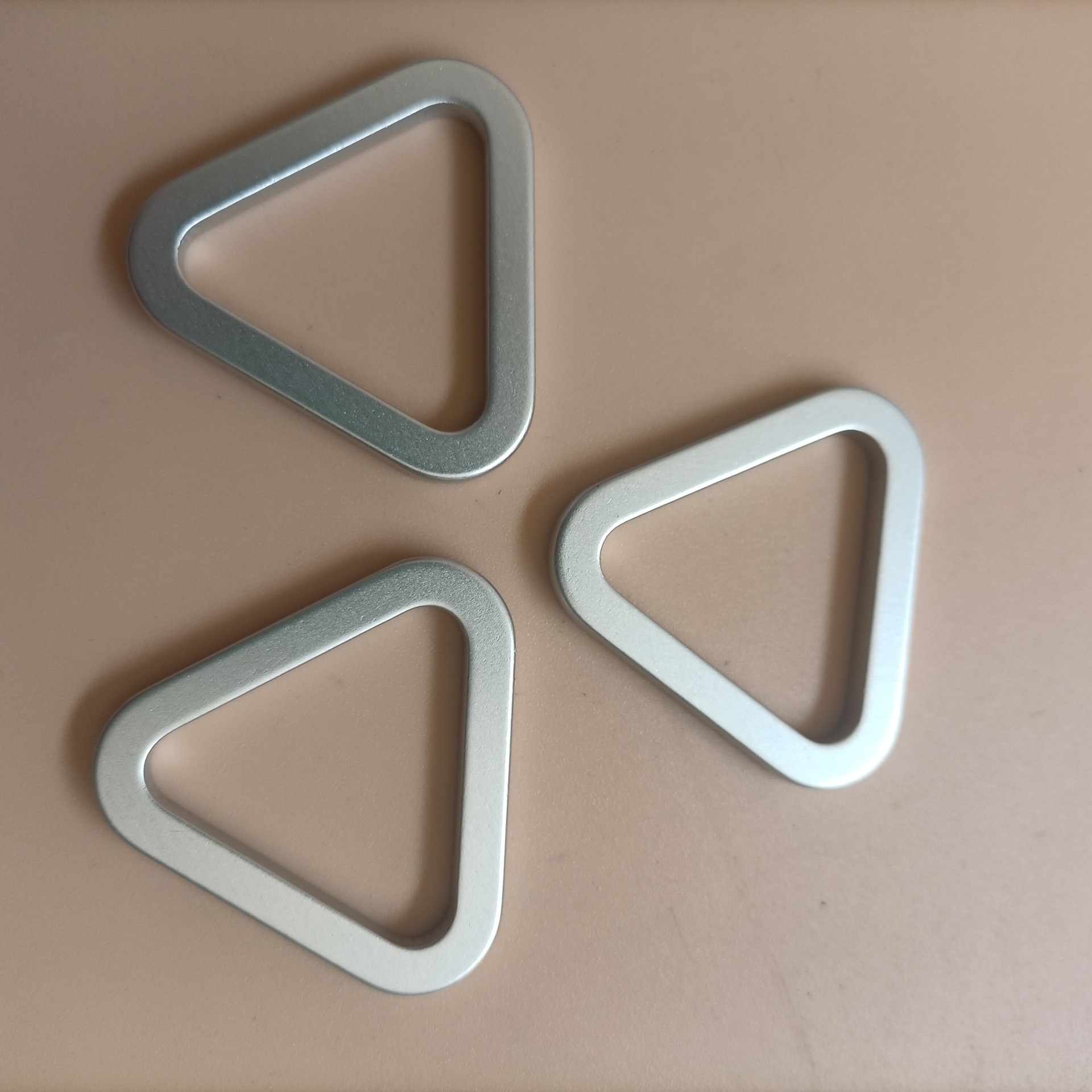 定制鱼嘴扣铝扣a字扣宠物带扣箱包扣织带扣拉力保障可做颜色