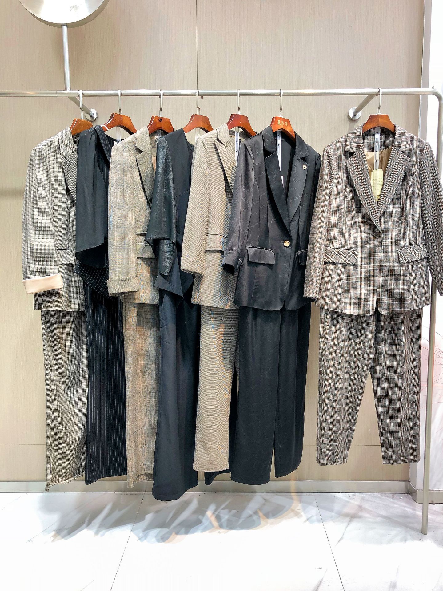 琦丽莎汉派大码女装2022春女装店优质货源品牌女装尾货批发