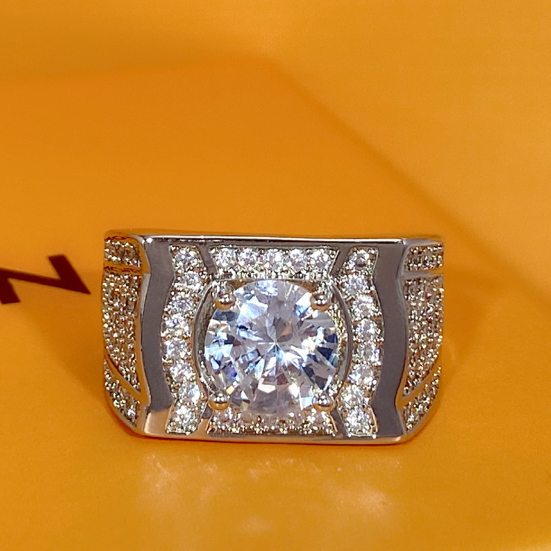 满钻霸气镀银仿莫桑石钻石两克拉轻奢恪守男钻戒指求结婚礼物