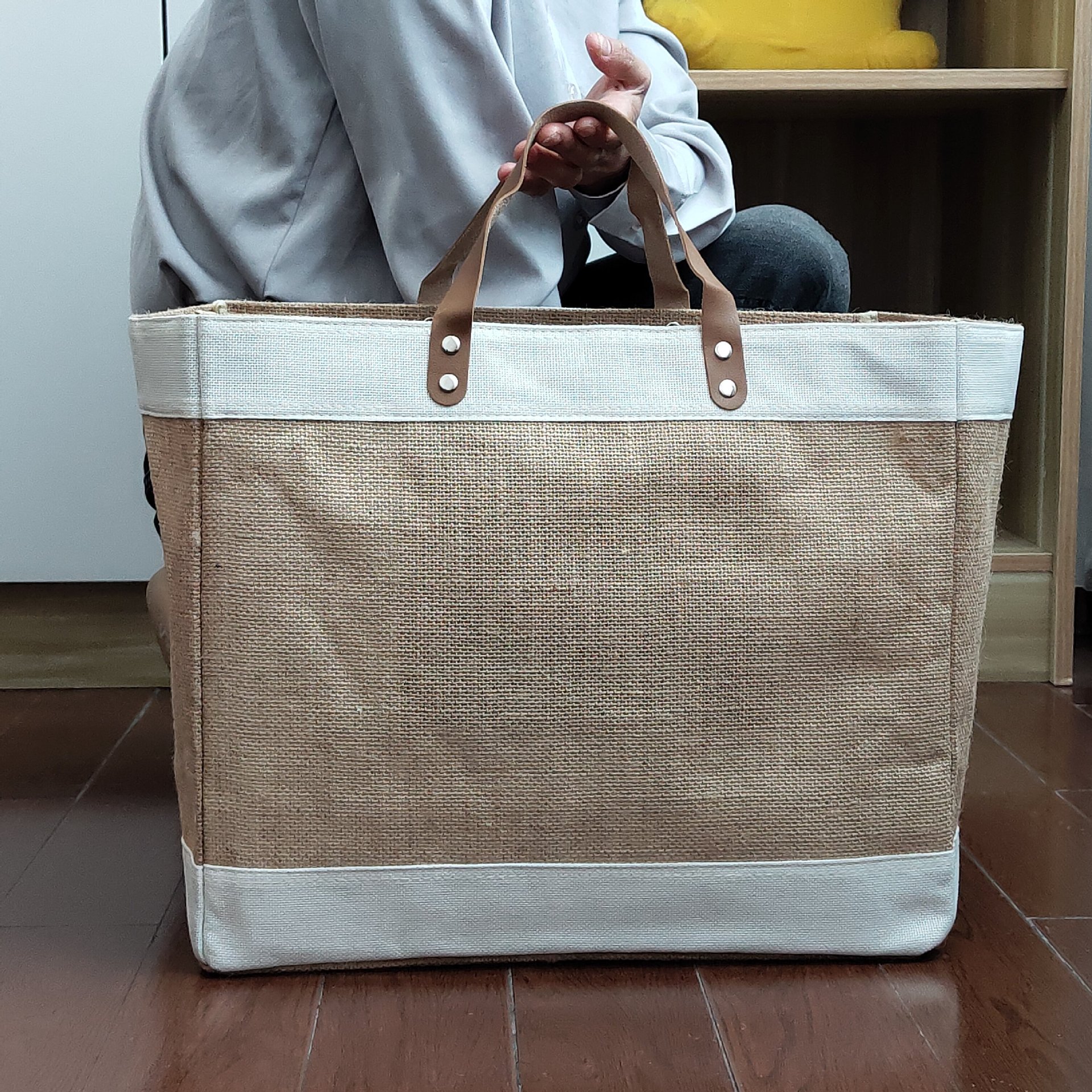 跨境亚马逊厂家定做手提时尚麻布袋大容量单肩拼接黄麻购物袋定制