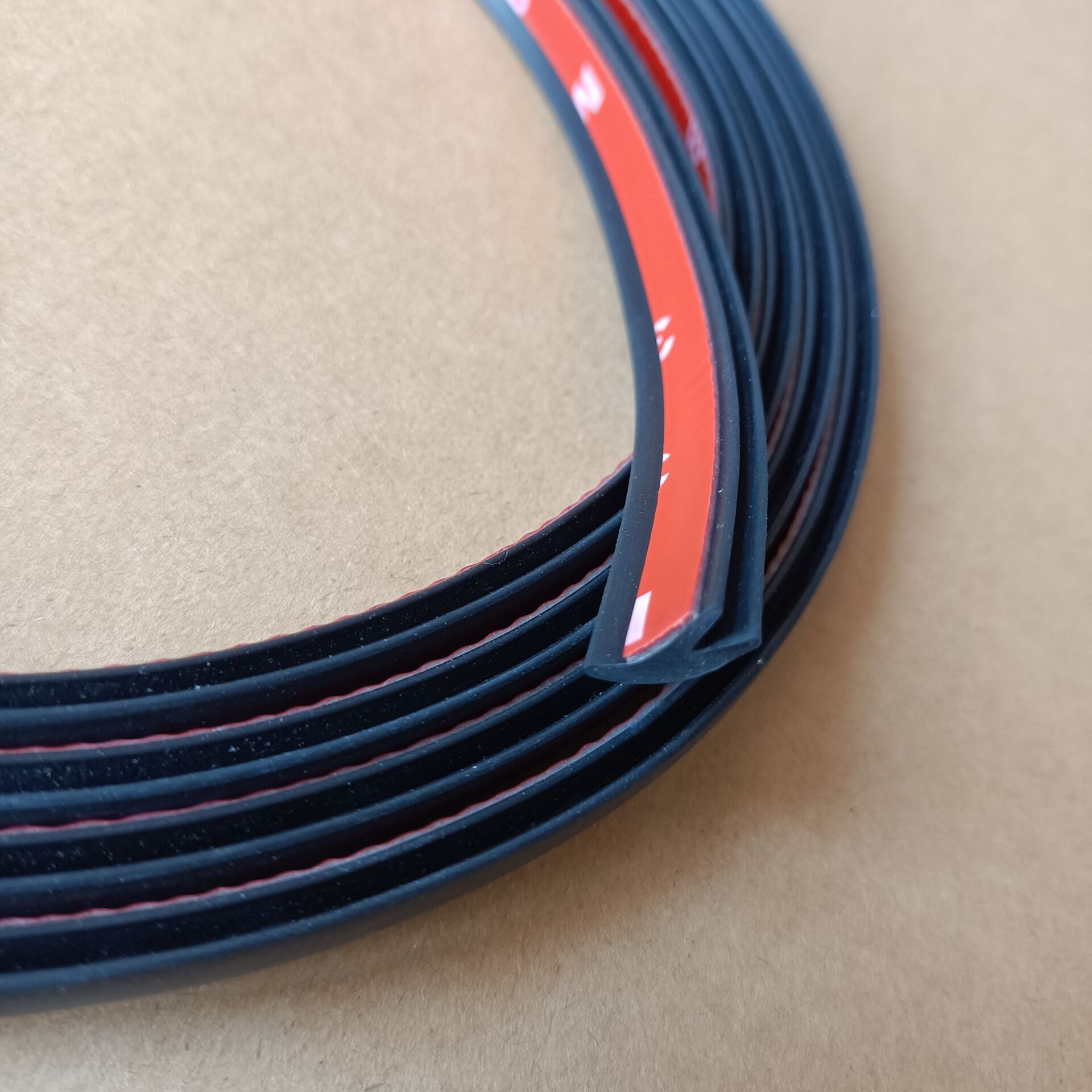 三元乙丙橡胶密封条 y型胶条 汽车密封 防尘防水后尾门玻璃胶条