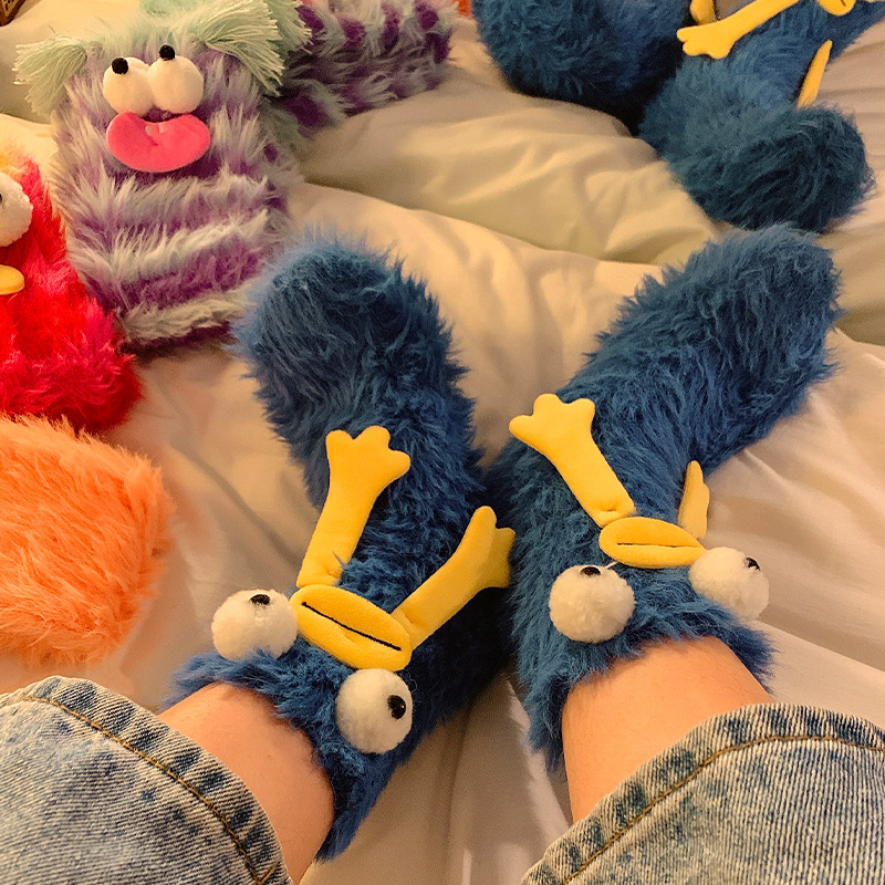 可爱表情包袜子女中筒袜丑萌保暖睡袜小众毛绒情侣冬季地板袜居家