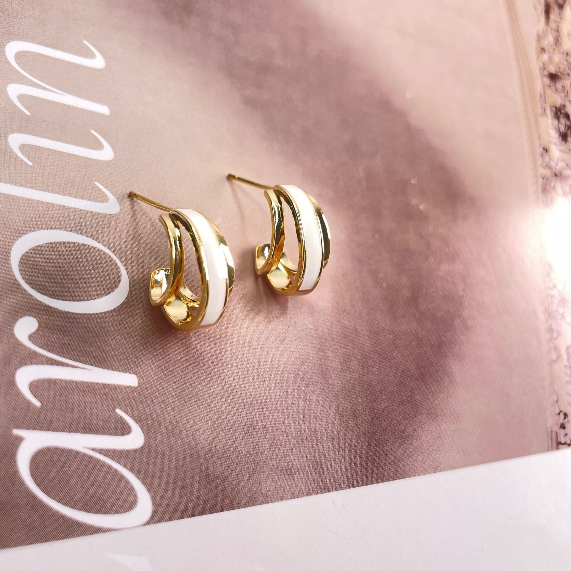 C- Shaped Drop Glazed Stud Earrings Personalized Premium Earrings Contrast Earrings Temperament Fashion Earrings