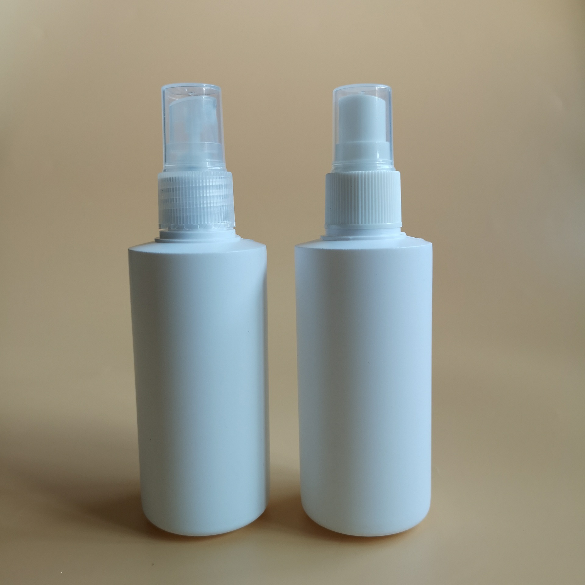 现货100ml喷雾瓶  加厚塑料瓶  液体包装瓶  塑料喷瓶  pe喷雾瓶