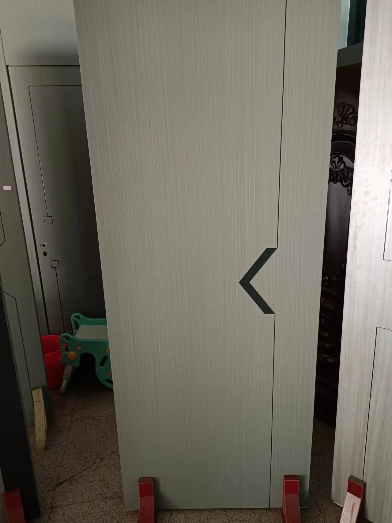 厂家生产简约免漆实木复合室内房间环保隔音绿晶门批发