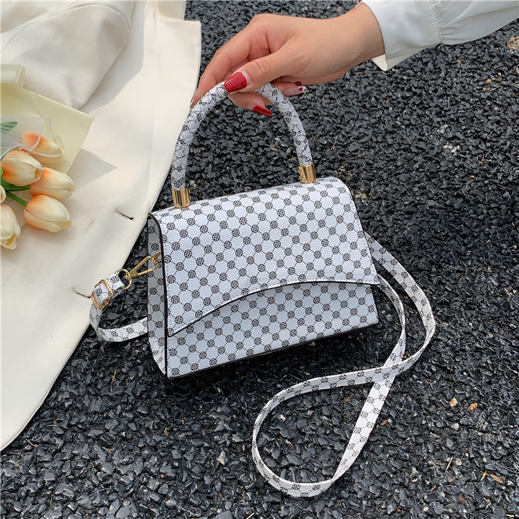 Retro Small Bags Women's 2023 New High-Grade Fashion Shoulder Bag Summer Versatile Shoulder Bag Crossbody Small Square Bag