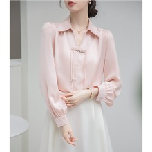 新中式粉色V领长袖衬衫女春装设计感复古垂感缎面搭配马面裙上衣